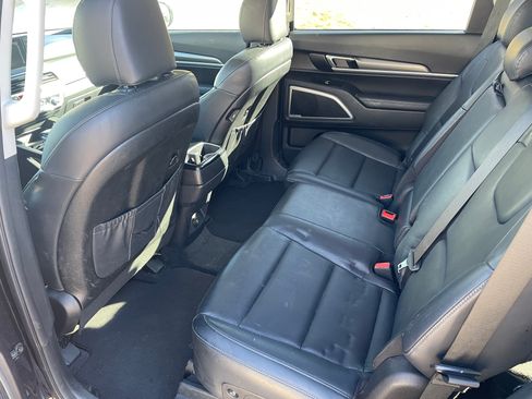 Used 2020 Kia Telluride LX image 6