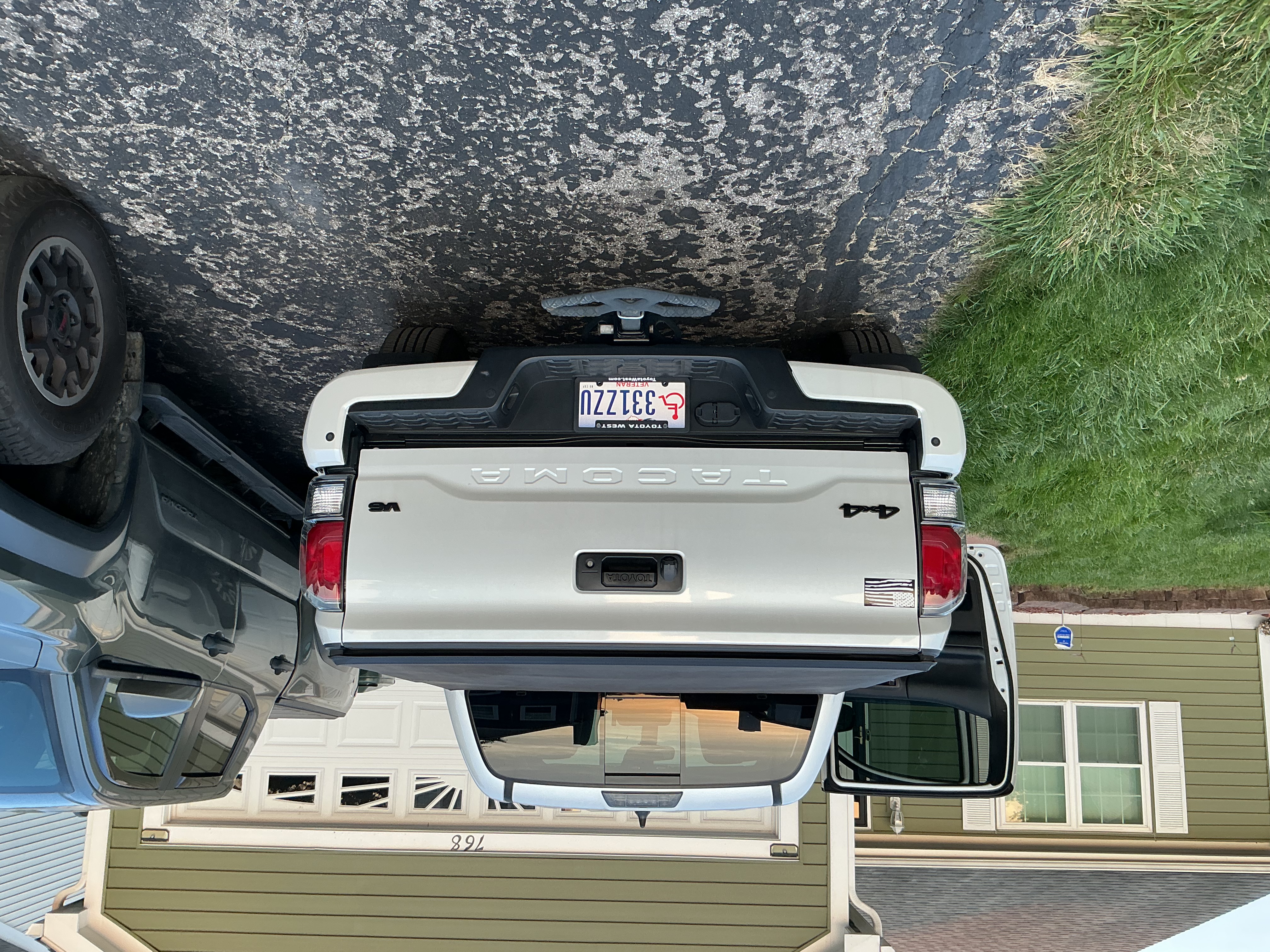 Used 2023 Toyota Tacoma Limited AWD/4WD image 10