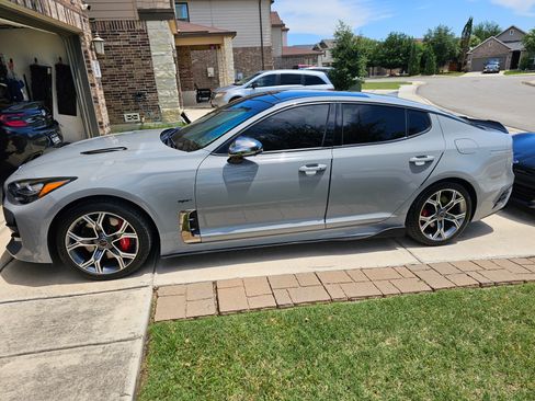 Used 2020 Kia Stinger GT2 image 2