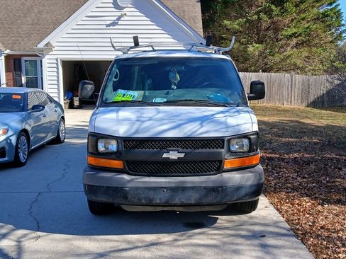 Used 2013 Chevrolet Express 1500 Van 3D image 5