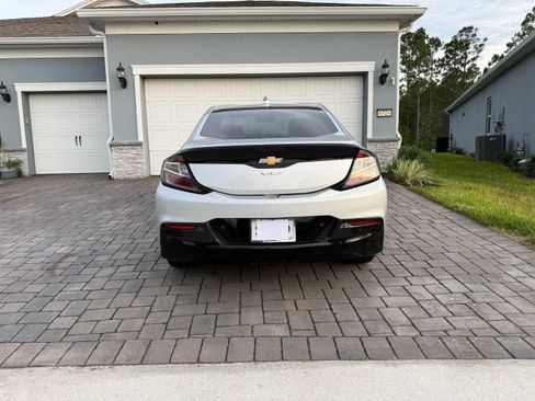Used 2017 Chevrolet Volt Premier w/ Driver Confidence II Package FWD image 20