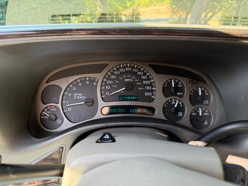 Used 2003 GMC Yukon XL Denali image 13