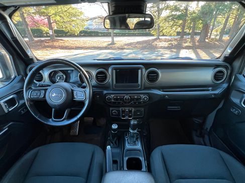 Used 2021 Jeep Gladiator Sport image 11