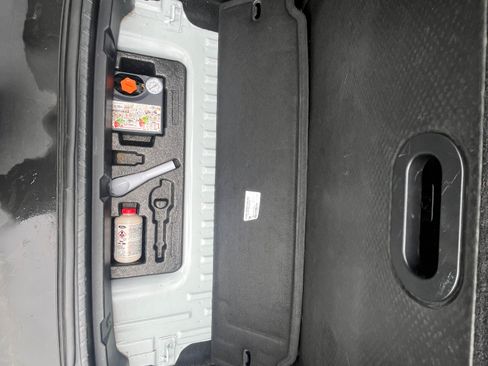 Used 2019 Ford EcoSport SE w/ SE Convenience Package image 8