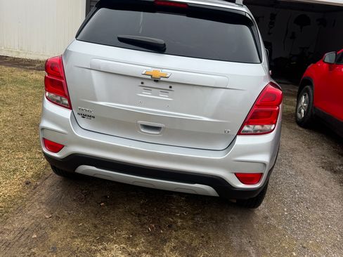 Used 2020 Chevrolet Trax LT w/ LT Convenience Package image 6