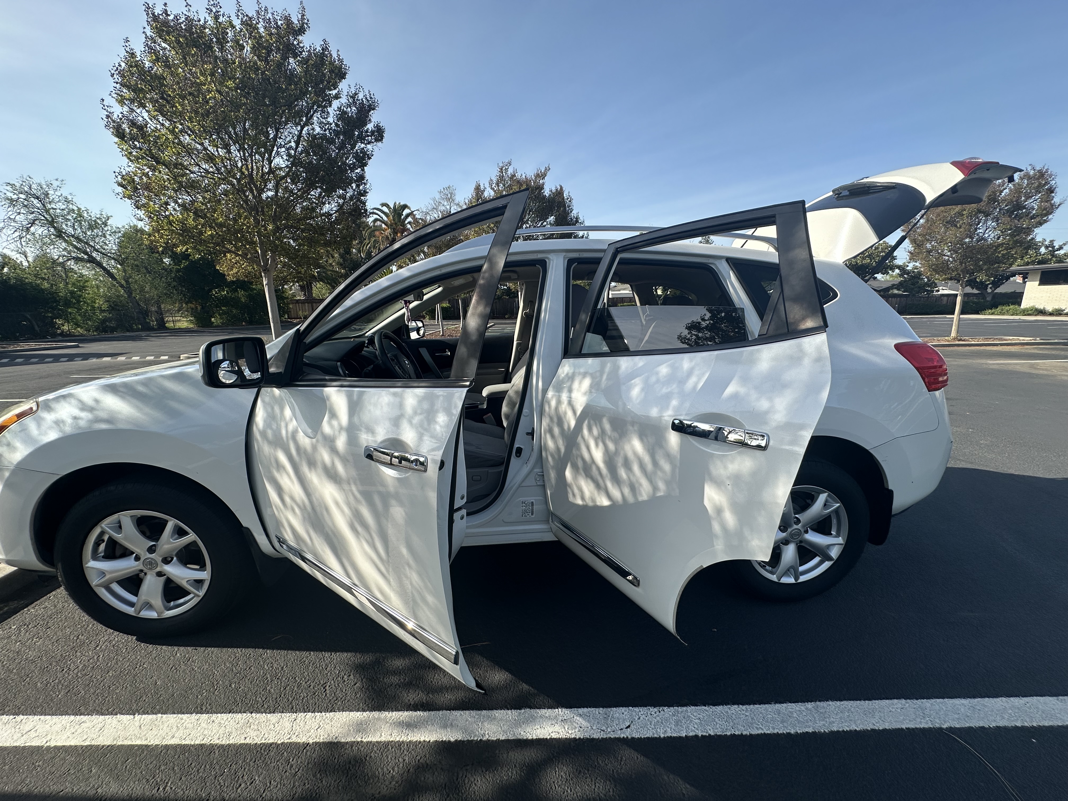 Used 2011 Nissan Rogue SV FWD image 2