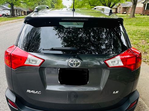 Used 2015 Toyota RAV4 LE image 5