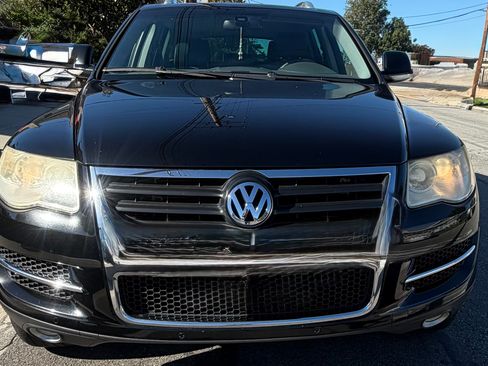 Used 2009 Volkswagen Touareg VR6 image 2