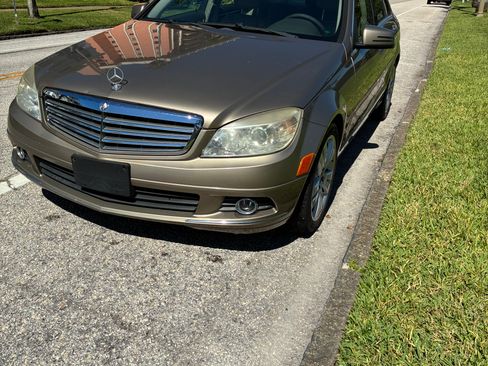 Used 2010 Mercedes-Benz C 300 Sedan image 2