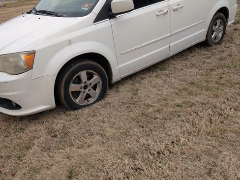 Used 2012 Dodge Grand Caravan Crew image 2