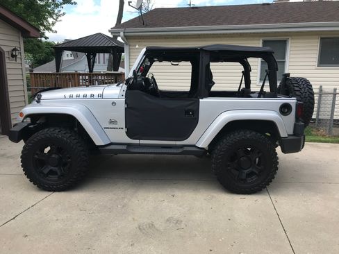 Used 2011 Jeep Wrangler Sahara w/ Dual Top Group image 5