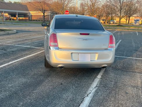 Used 2012 Chrysler 300 RWD image 13