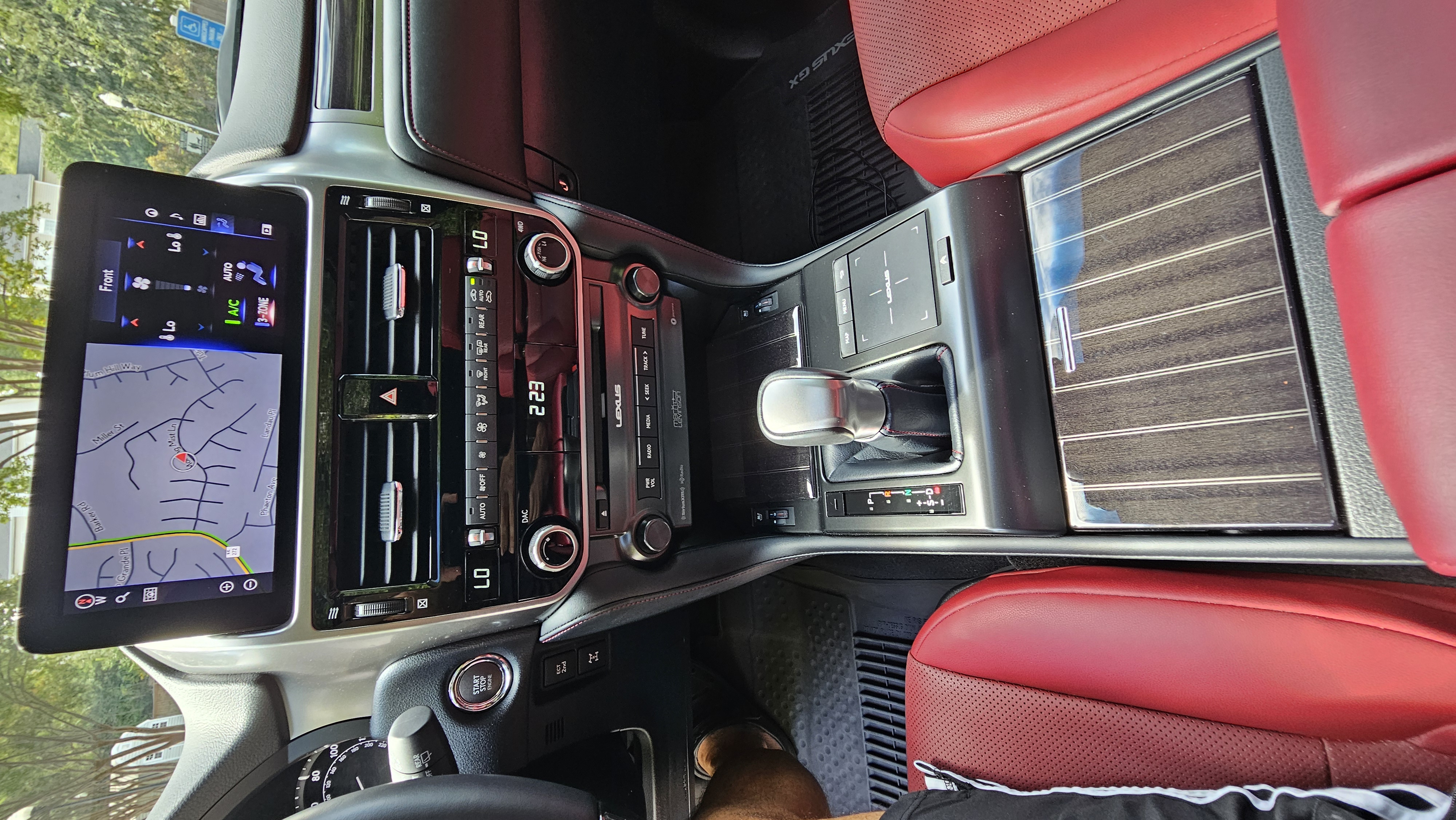 Used 2023 Lexus GX 460 Premium w/ Accessory Package AWD/4WD image 11