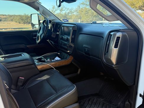 Used 2017 Chevrolet Silverado 2500 High Country w/ Duramax Plus Package image 11