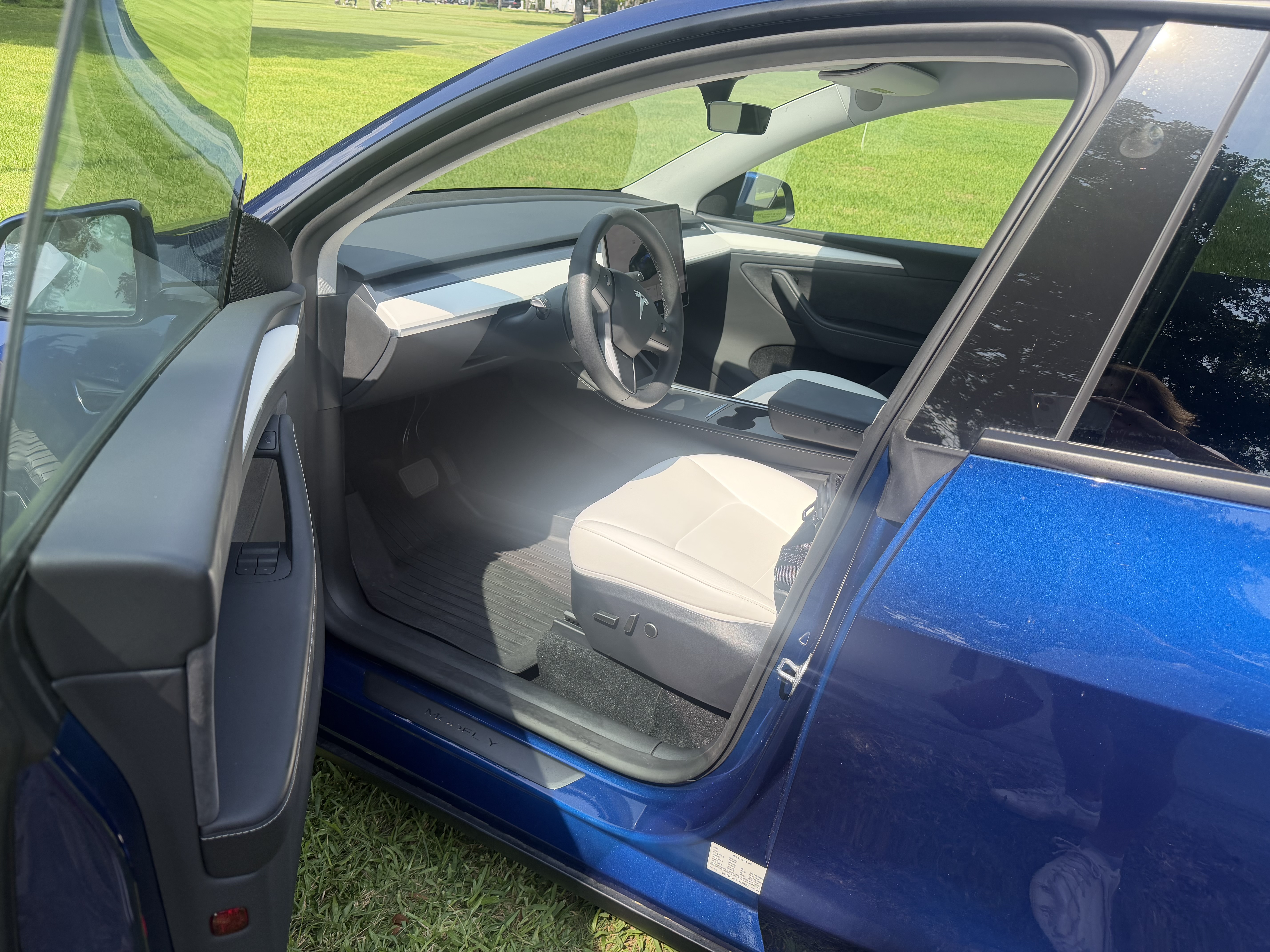 Used 2024 Tesla Model Y Long Range RWD image 6