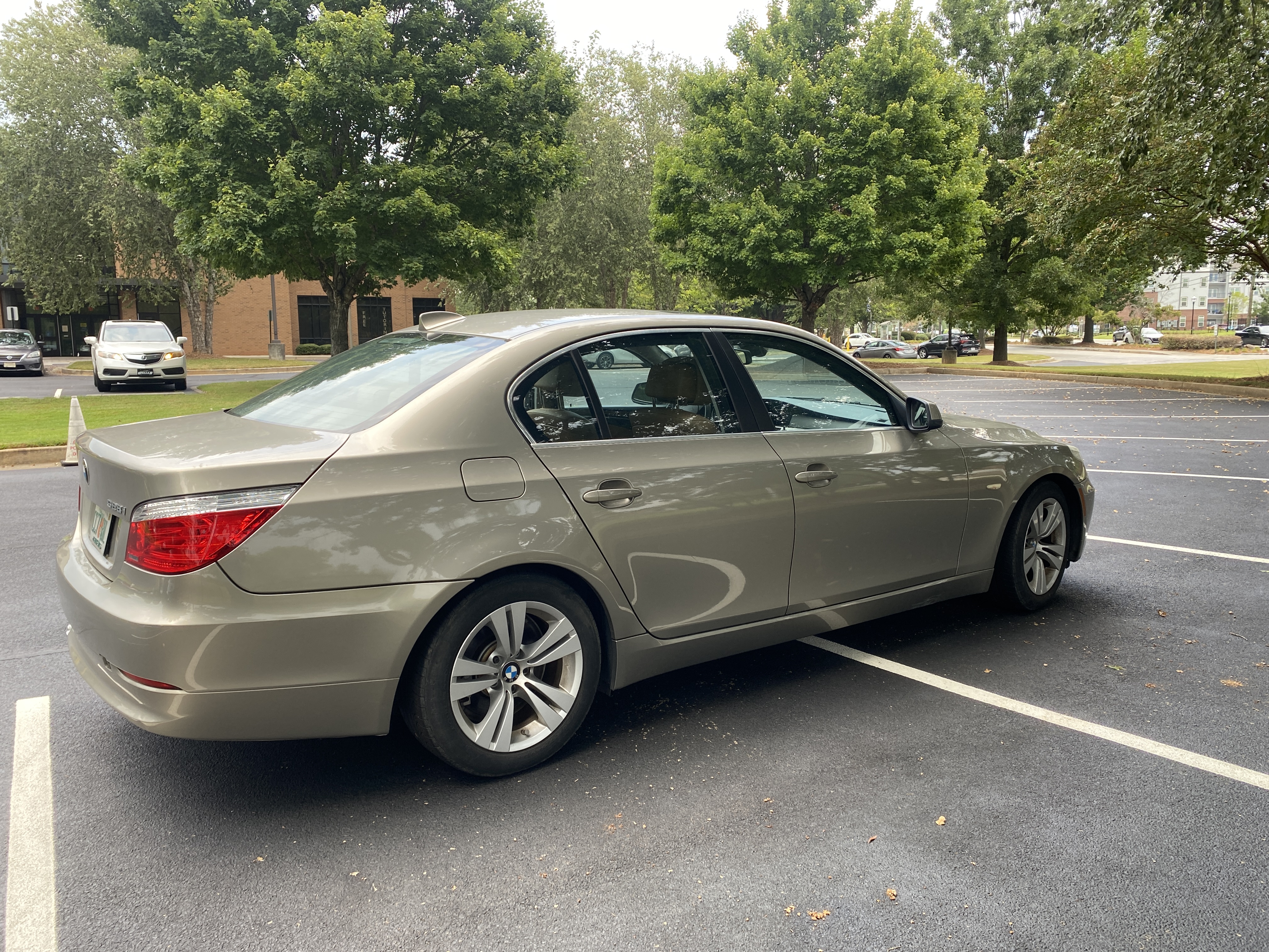 Used 2010 BMW 528i Sedan RWD image 11
