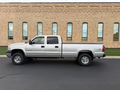 Used 2005 Chevrolet Silverado 2500 LS w/ Snow Plow Prep Package image 10