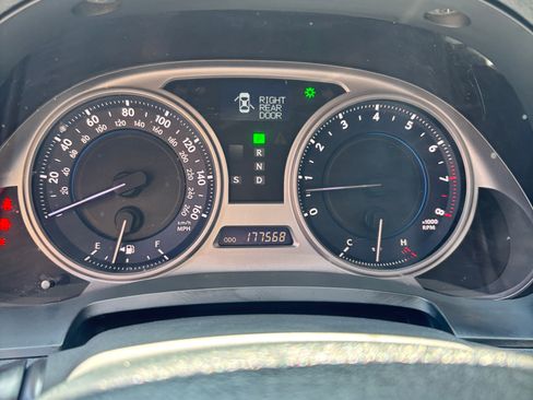 Used 2007 Lexus IS 350 w/ X Pkg w/ Sunroof RWD image 10
