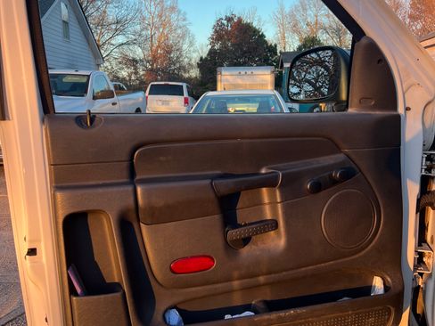 Used 2005 Dodge Ram 2500 Truck ST w/ Trailer Tow Group image 16