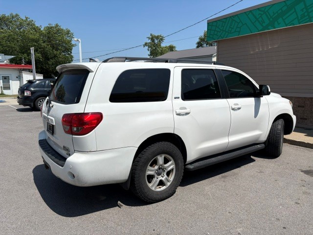 Used 2016 Toyota Sequoia SR5 w/ Premium Package AWD/4WD image 10
