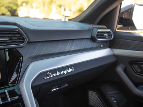 Used 2021 Lamborghini Urus image 14