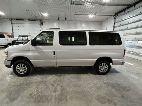 Used 2014 Ford E-350 and Econoline 350 XLT image 6