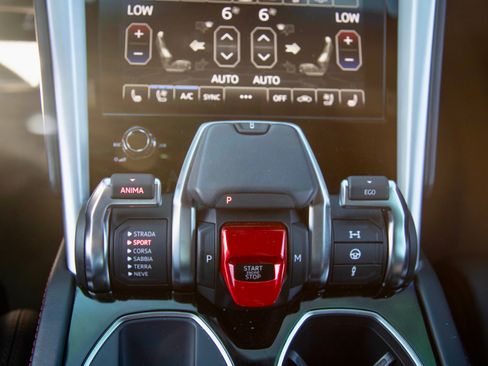 Used 2021 Lamborghini Urus image 16