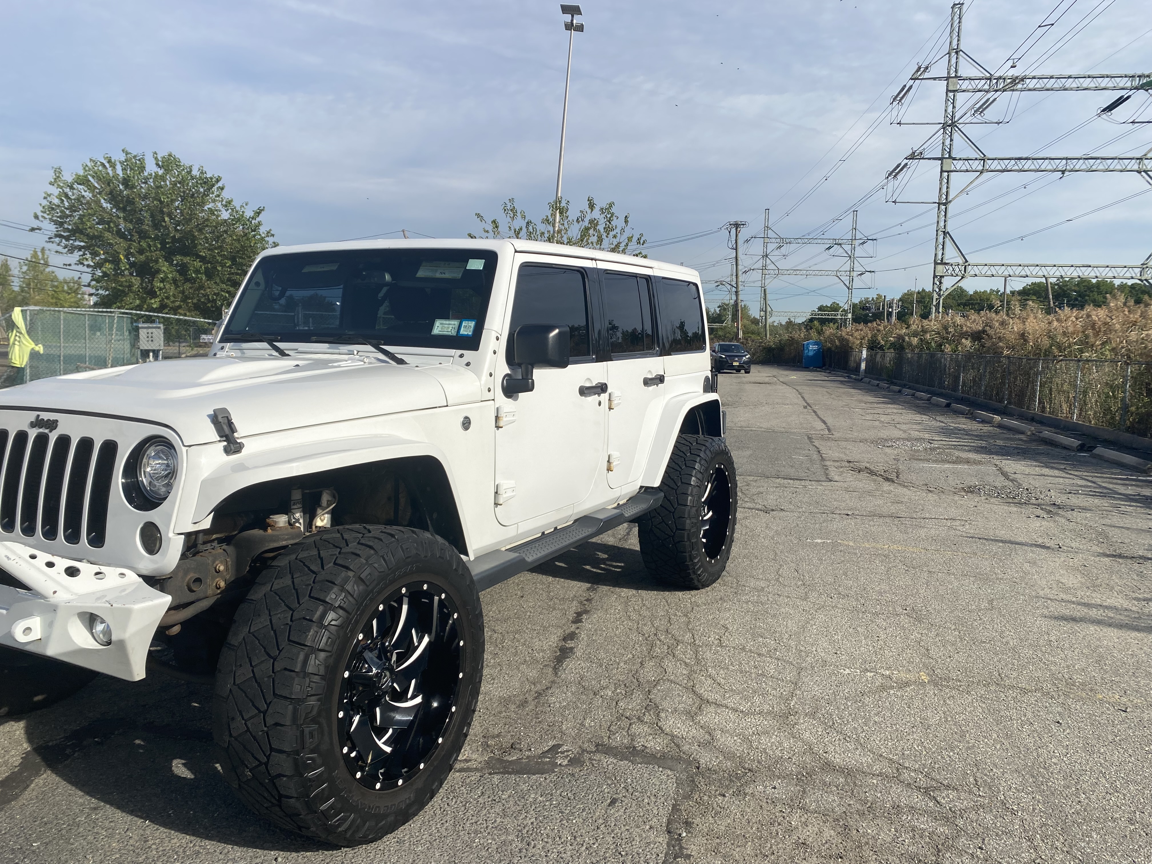 Used 2017 Jeep Wrangler Unlimited Sahara AWD/4WD image 5