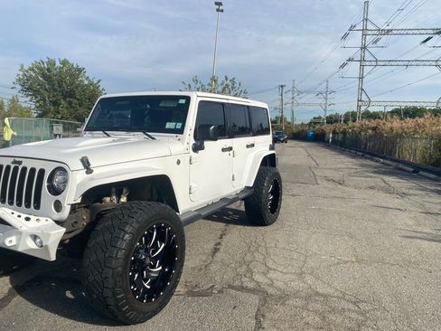 Used 2017 Jeep Wrangler Unlimited Sahara image 5