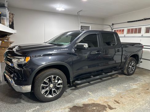 Used 2022 Chevrolet Silverado 1500 LT image 1