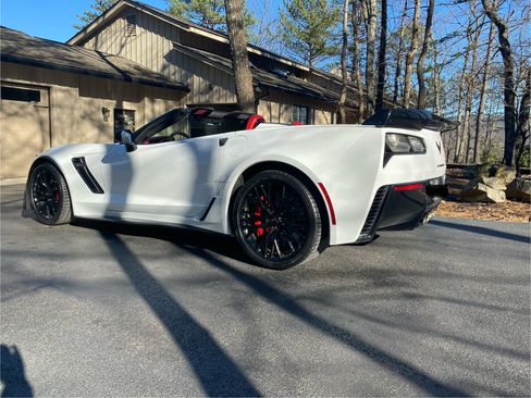Used 2016 Chevrolet Corvette Z06 w/ 3LZ Preferred Equipment Group image 6