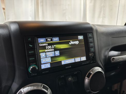 Used 2015 Jeep Wrangler Sahara w/ Connectivity Group image 11