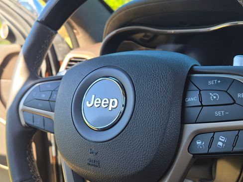 Used 2015 Jeep Grand Cherokee Summit image 16