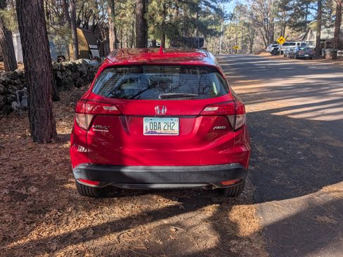 Used 2016 Honda HR-V LX image 2