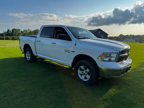 Used 2018 RAM 1500 Classic SLT AWD/4WD image 1