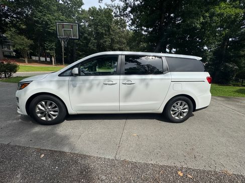 Used 2021 Kia Sedona LX FWD image 4