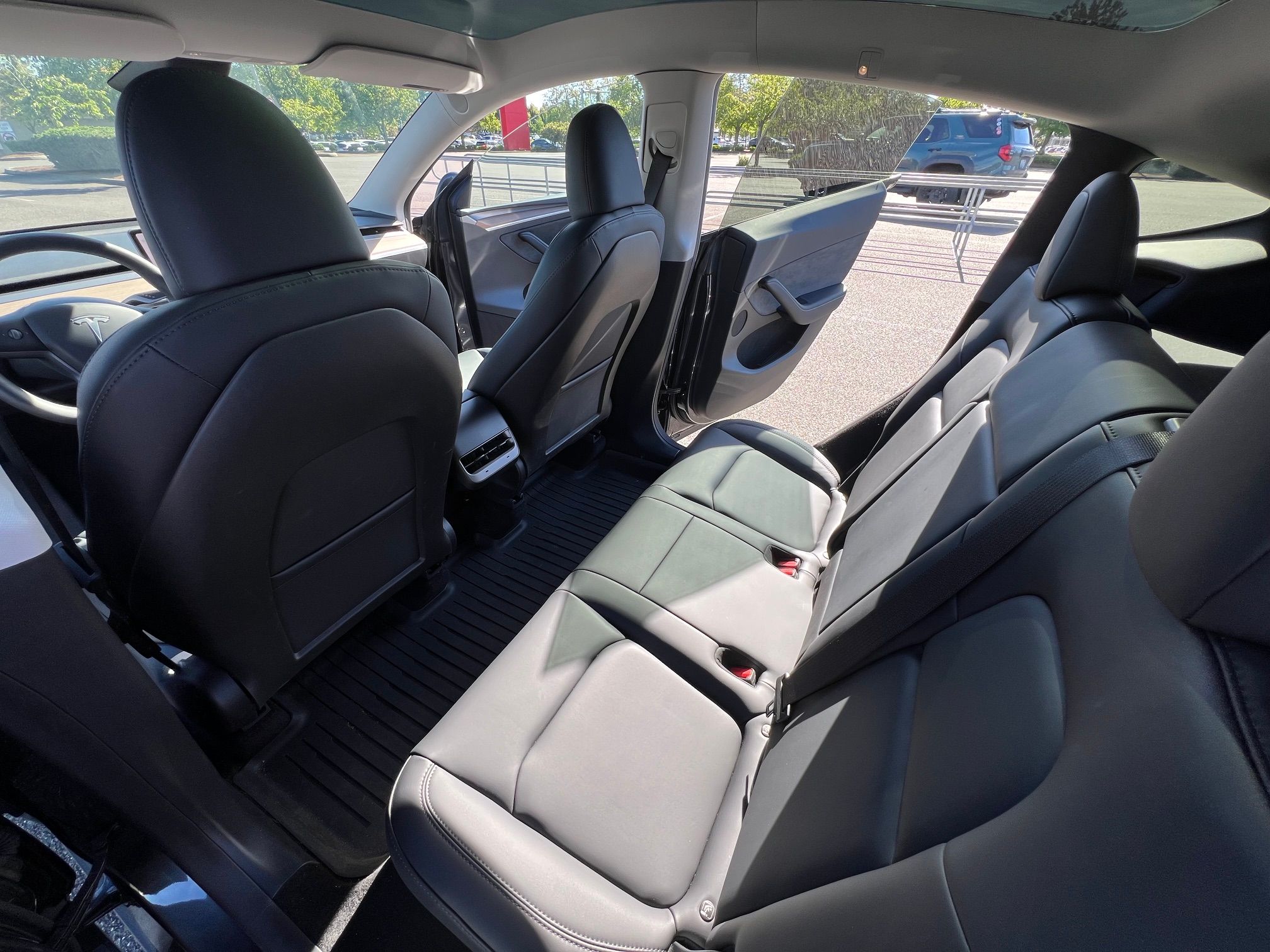 Used 2024 Tesla Model Y 2WD image 18