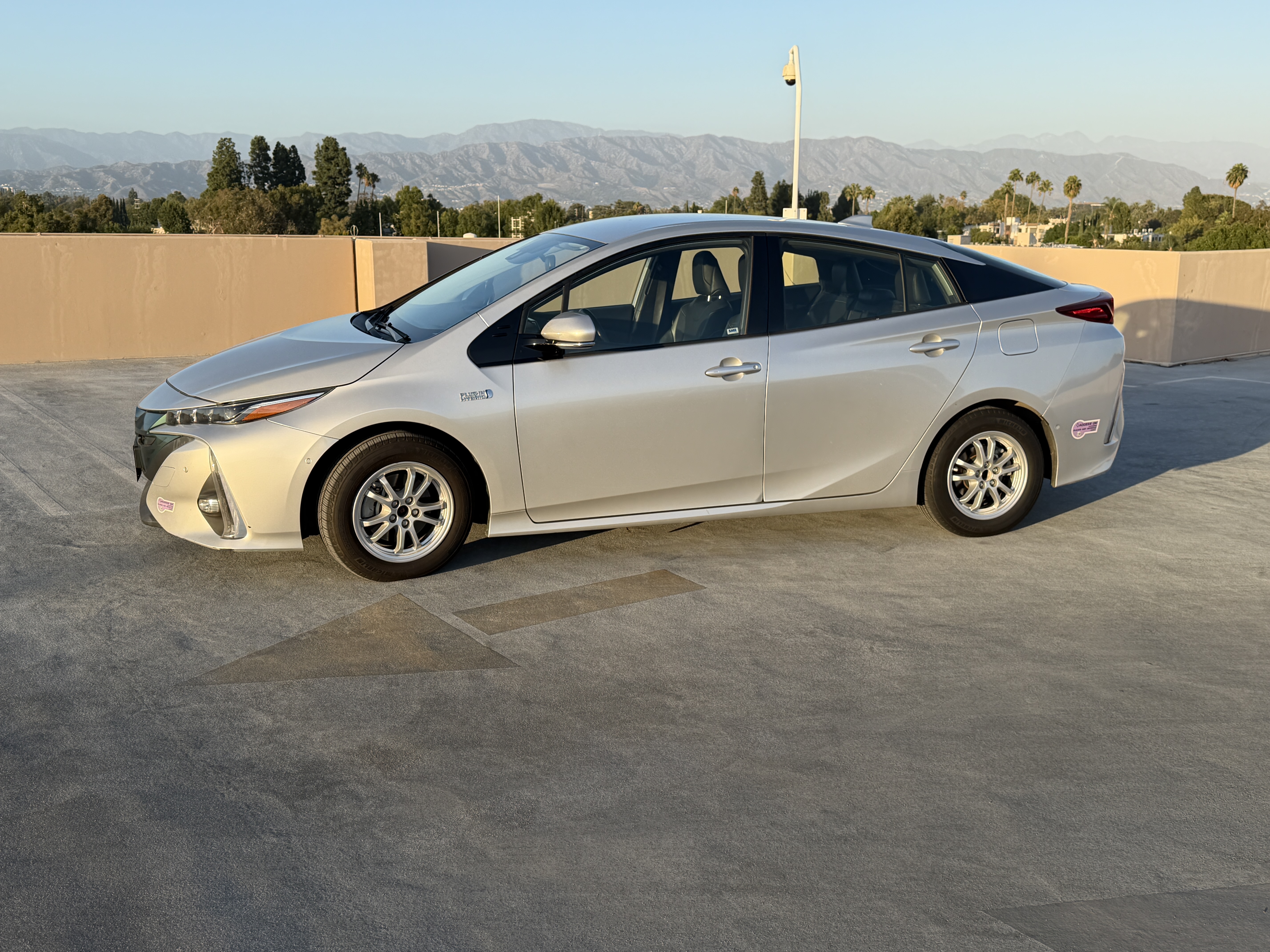 Used 2020 Toyota Prius Prime Limited FWD image 1