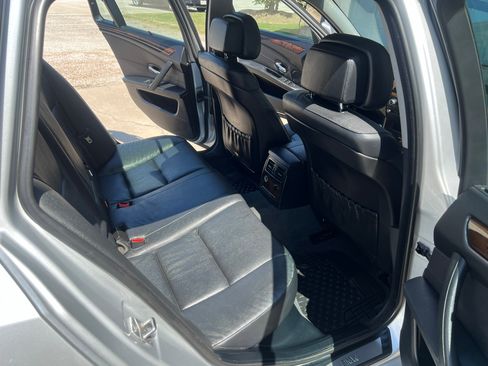 Used 2010 BMW 535i xDrive Wagon image 9