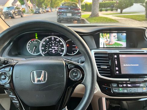 Used 2016 Honda Accord EX image 12