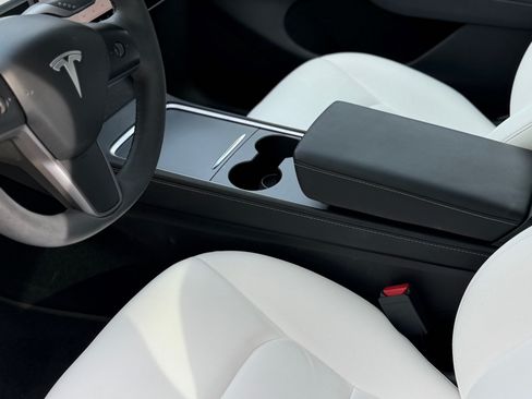 Used 2023 Tesla Model Y AWD image 2