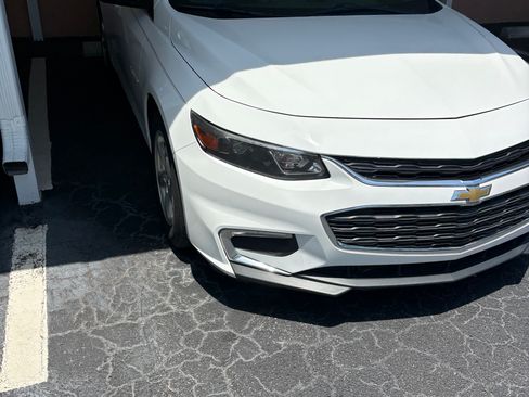 Used 2018 Chevrolet Malibu LS w/ LPO, Convenience Package 1 FWD image 4