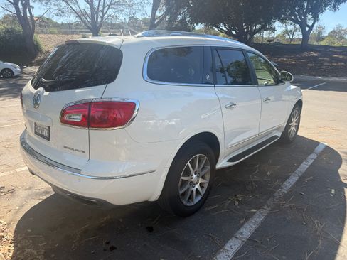 Used 2013 Buick Enclave Leather FWD image 2