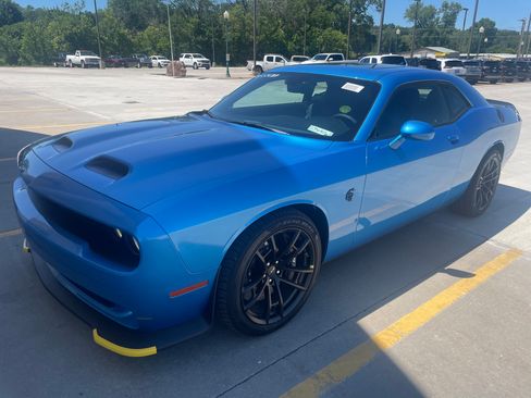 Used 2023 Dodge Challenger SRT Hellcat RWD image 2