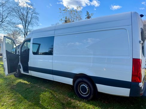 Used 2023 Mercedes-Benz Sprinter 2500 image 9