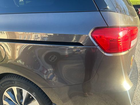 Used 2016 Kia Sedona SX FWD image 14