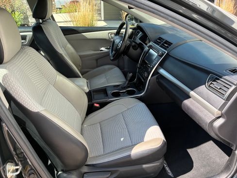 Used 2015 Toyota Camry SE w/ Moonroof Package FWD image 12