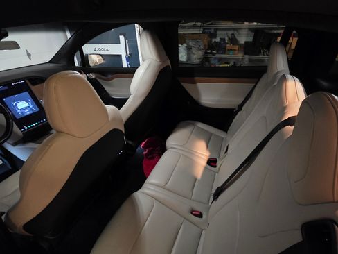 Used 2021 Tesla Model X Long Range image 8