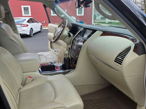 Used 2016 INFINITI QX80 4WD w/ Deluxe Technology Package image 10