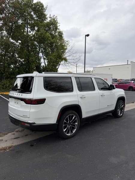 Used 2022 Jeep Wagoneer Series III w/ Premium Group I AWD/4WD image 4